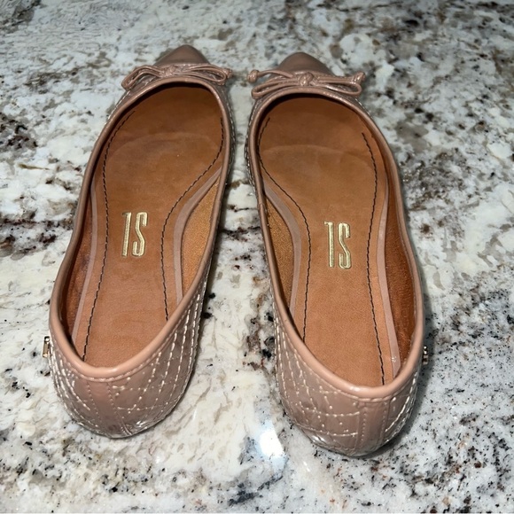 Santa Lolla Tan Quilted Pointed Toe Flats With Bowtie Size 5B - Picture 2 of 10